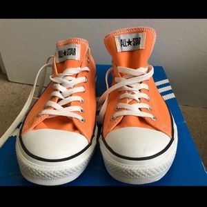 Converse ( peach )